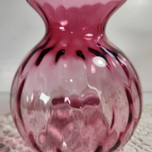 Pilgrim Cranberry Glass Vase Vintage USA 5.5 in Optic Mould Round Gorgeo… - Picture 6 of 9
